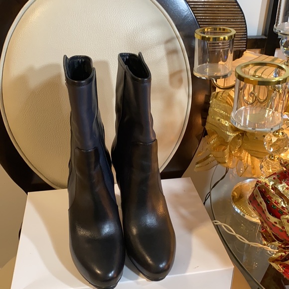 Balenciaga boots authentic used very clean EU 37. U.S 6.5. - Picture 4 of 8